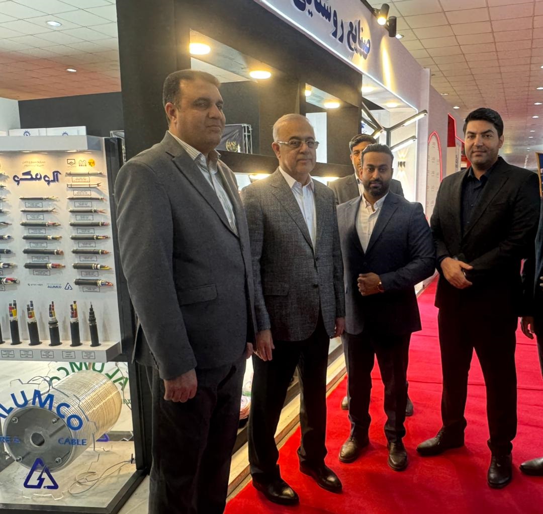 نمایشگاه صنعت ساختمان بندرعباس، حضور ارزشمند جناب آقای دکتر اشوری، استاندار محترم استان هرمزگان و جناب آقای مهندس قاسمی، ریاست محترم صنعت، معدن و تجارت استان، از مجموعه تولیدی ما، افتخار بزرگ و نشانه‌ای از اعتبار و کیفیت بالای محصولات شرکت صنایع روشنایی پارس هرمزگان بود. این بازدید، تأکیدی بر توانمندی‌های چشمگیر این مجموعه در تولید پرژکتورهای حرفه‌ای و انواع چراغ‌های روشنایی صنعتی،  خیابانی و اداری است و نشان از جایگاه برجسته شرکت در صنعت روشنایی کشور دارد